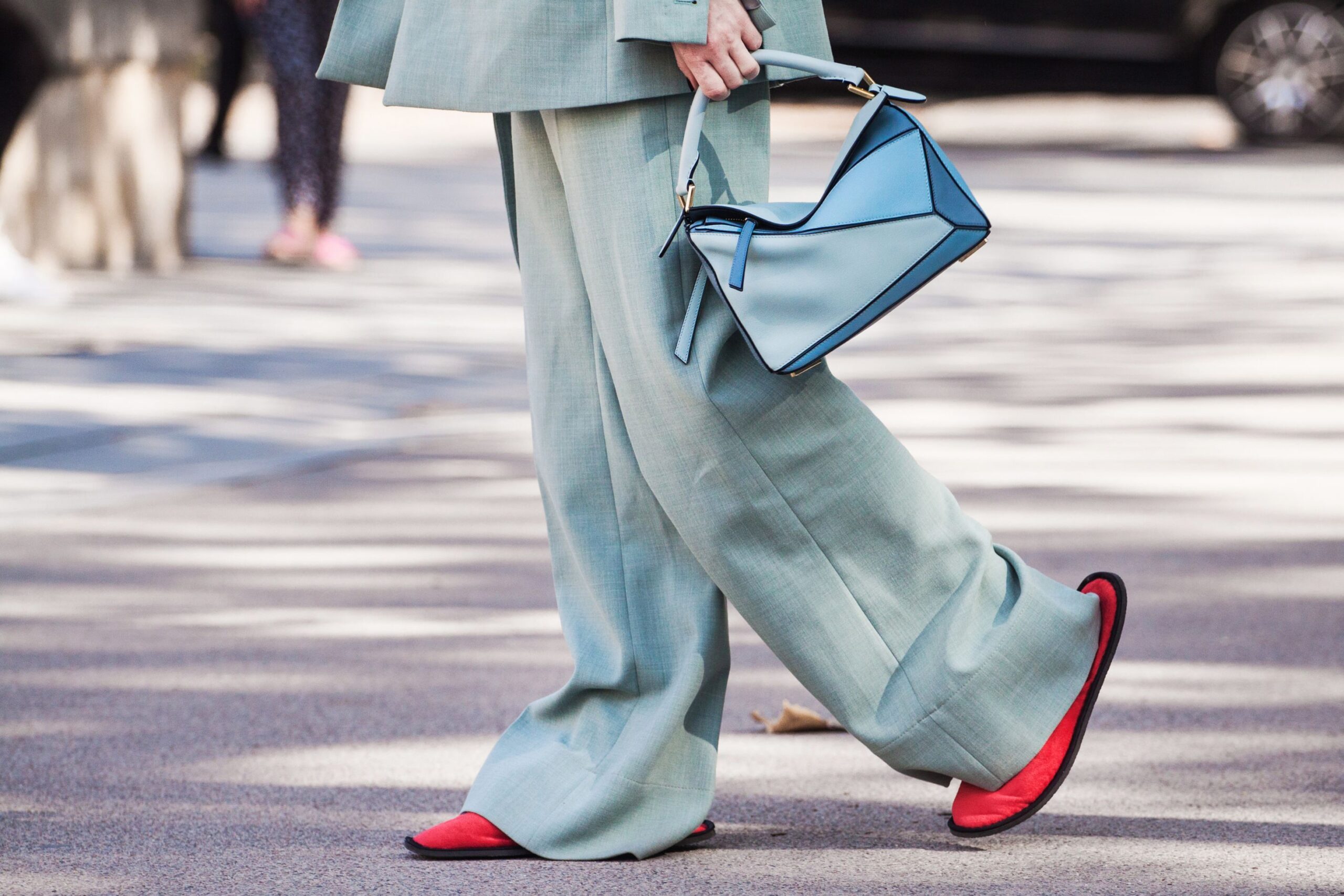 Cómo usar un pop of color sin sobrecargar el look (2)